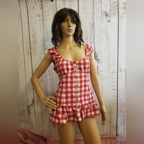 Forever 21 Tops - 🤍 EUC Forever Red & White Button Down Checkered Top Size L